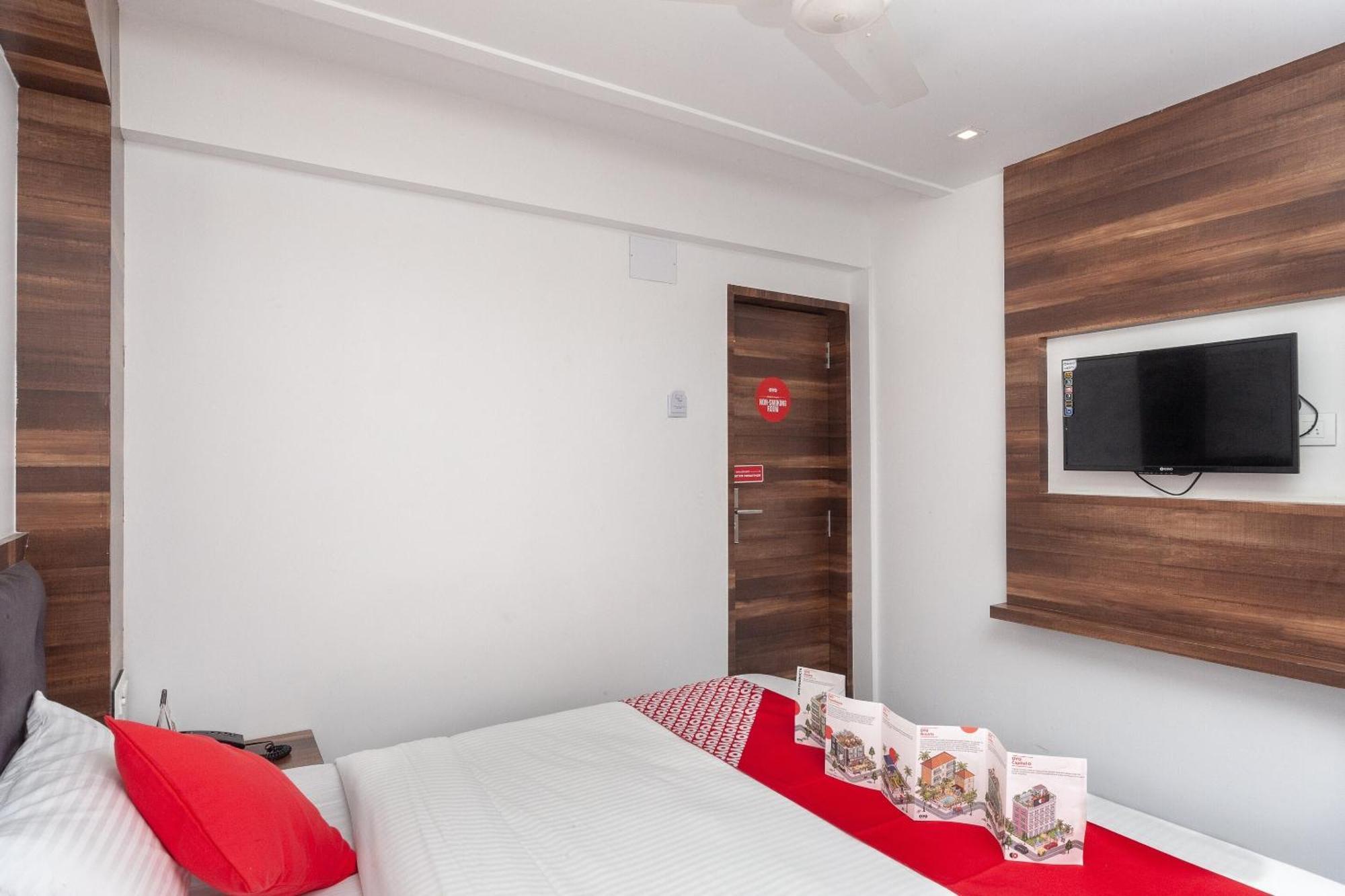Capital O Admire Suit Hospitality Chennai Esterno foto